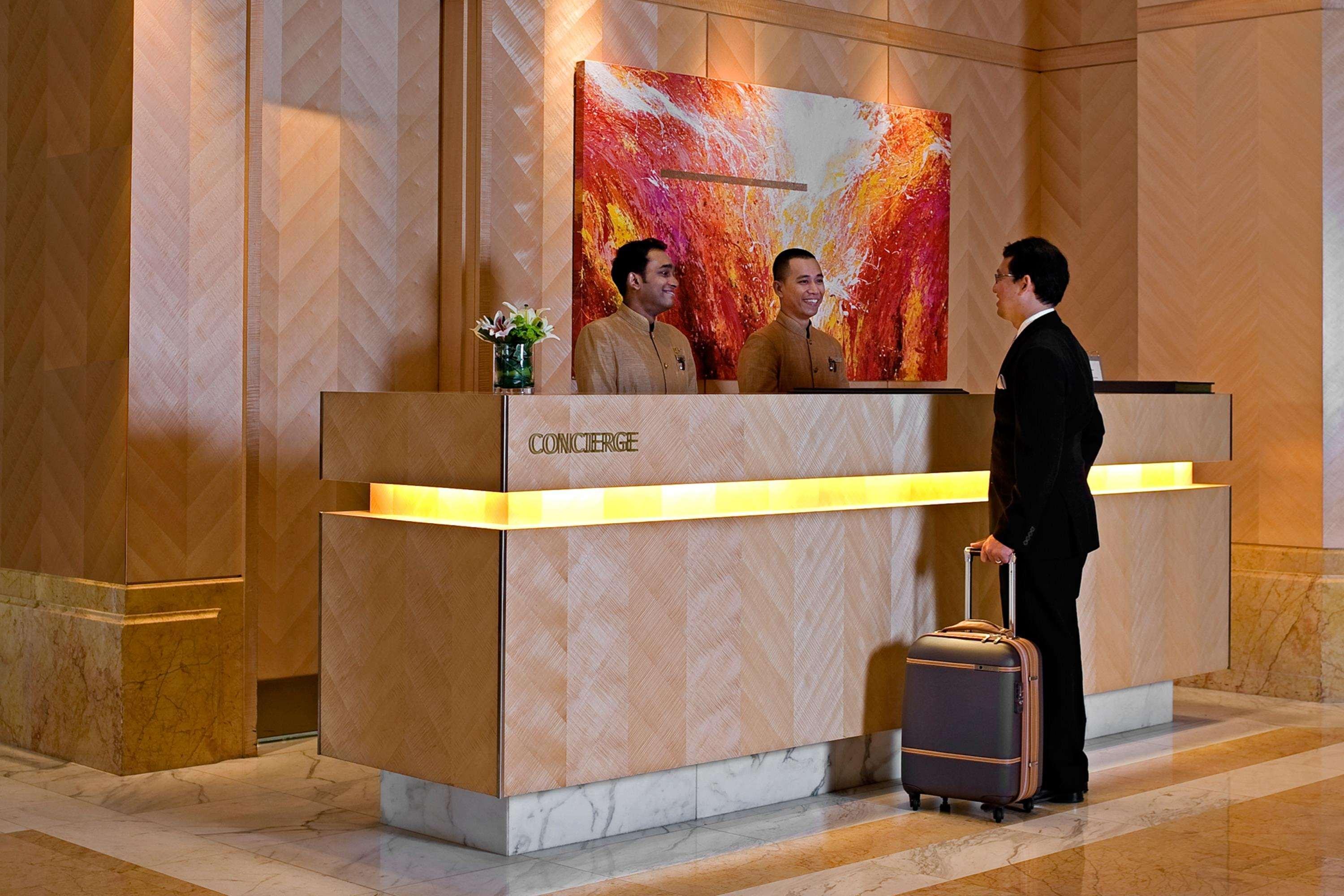 One World Hotel Petaling Jaya Exterior photo A hotel concierge